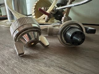 Pistola de imprimación con depósito