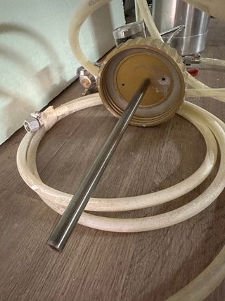 Pistola de imprimación con depósito