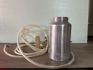 Pistola de imprimación con depósito