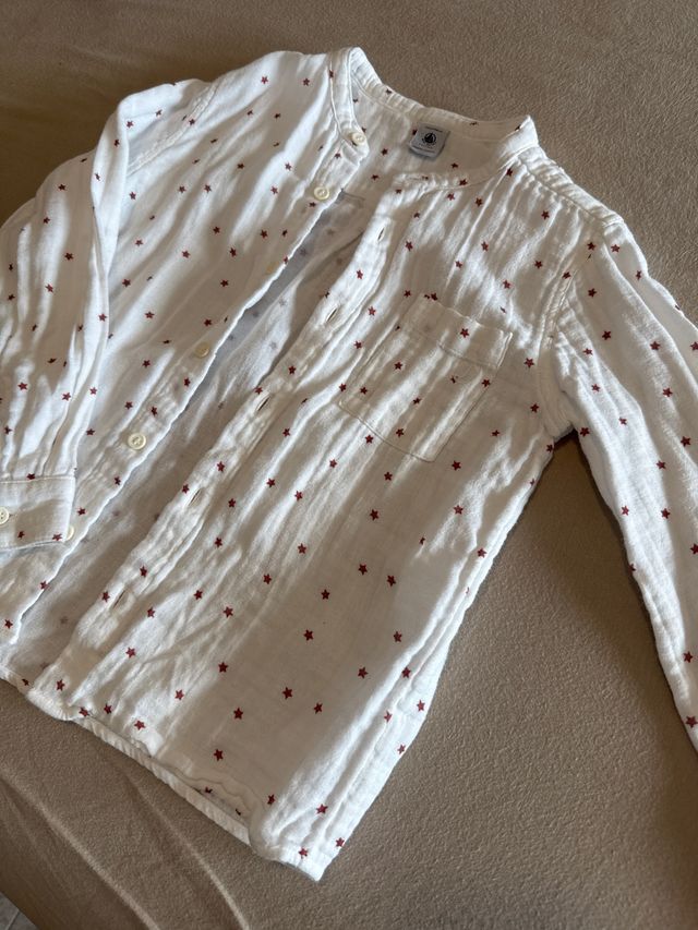Camisa Petit Bateau blanca estrellas niño 5-6 años