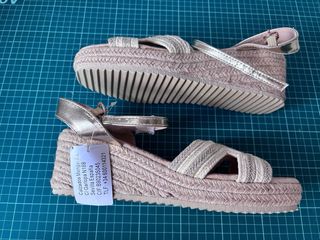NUEVAS Sandalias plataforma. Cuñas esparto doradas