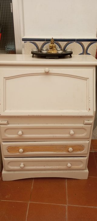 Escritorio antiguo de madera beige