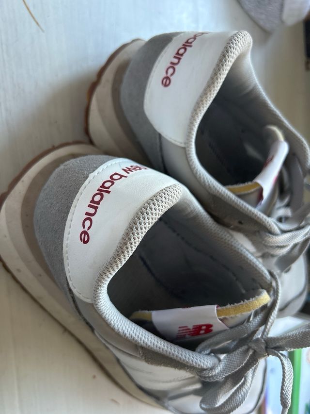 New Balance Gris y Blanco