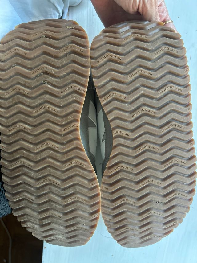 New Balance Gris y Blanco