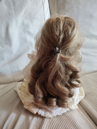 Muñeca de porcelana antigua