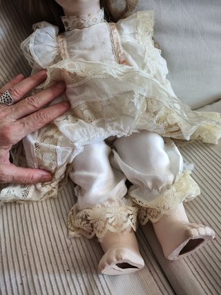Muñeca de porcelana antigua