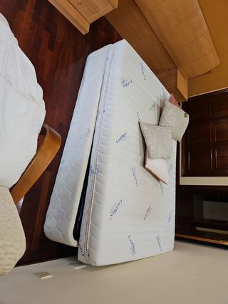 Mueble de habitación de madera