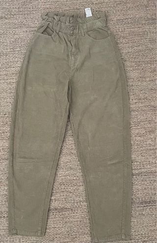 Pantalón pana Zara verde T.32