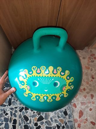 Palla rimbalzante verde con disegno