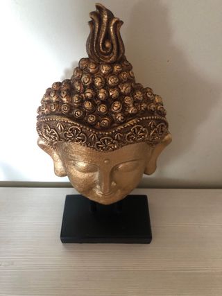 Statua Buddha dorata con base