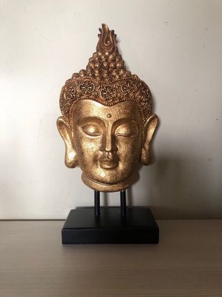 Statua Buddha dorata con base
