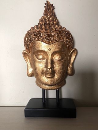 Statua Buddha dorata con base