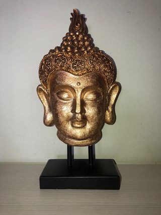 Statua Buddha dorata con base