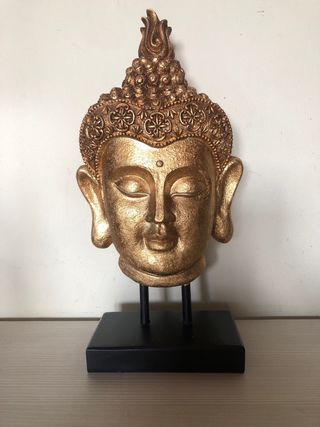 Statua Buddha dorata con base