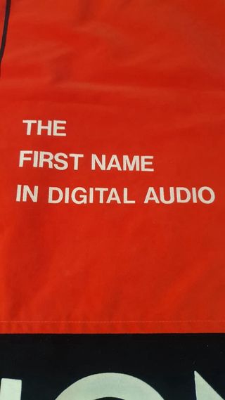 Bandiera Denon The First Name in Digital Audio