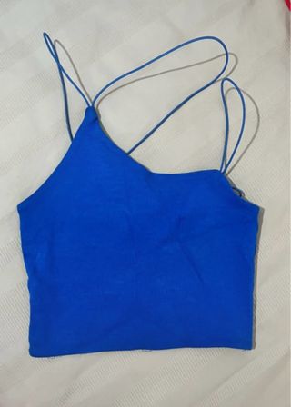Top azul con tirantes finos