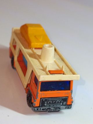 CAMION PORTA COCHES CAR TRANSPORTER 1/64