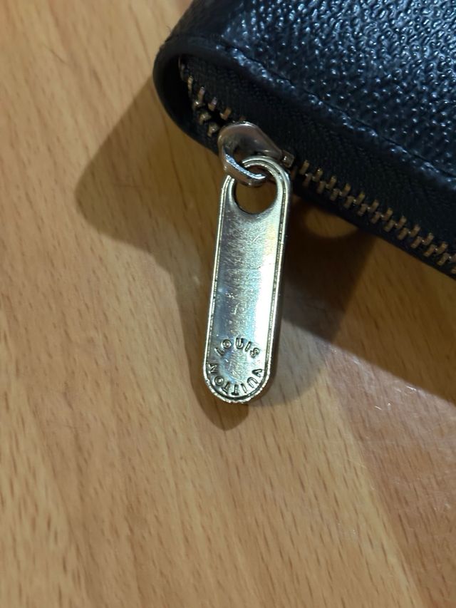 Cartera de mano Louis Vuitton Negra