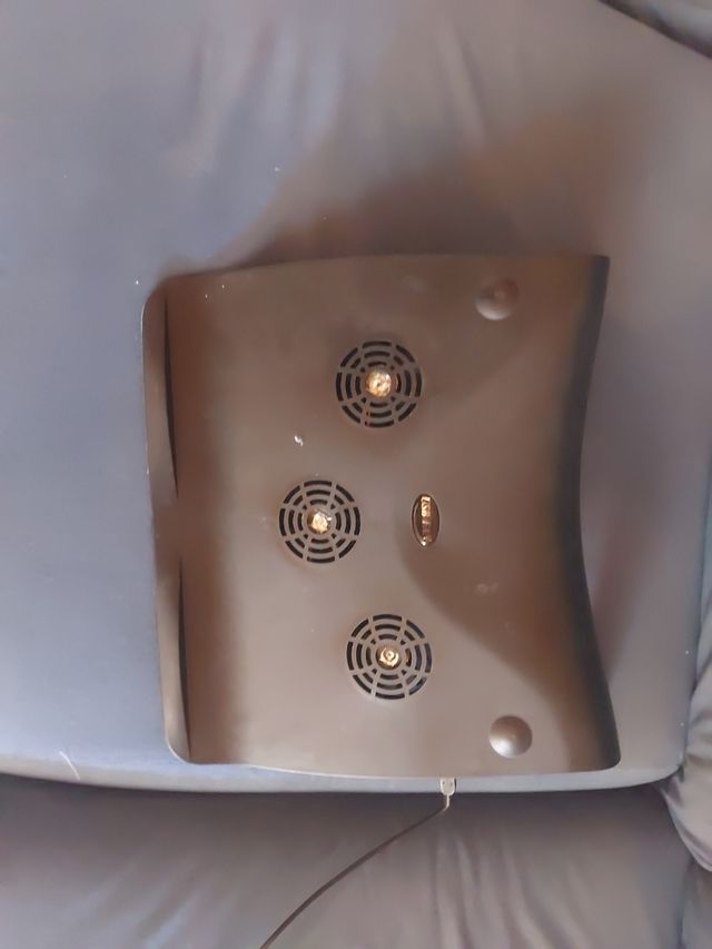 Sollevatore per computer con ventole