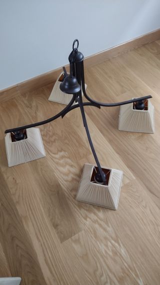 Lámpara de techo de metal con tulipas fruncidas