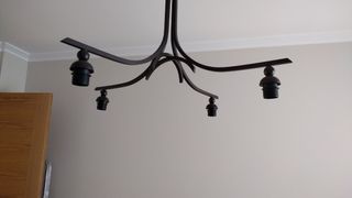 Lámpara de techo de metal con tulipas fruncidas