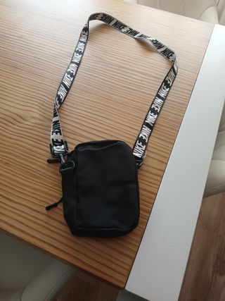 Riñonera Nike Negra