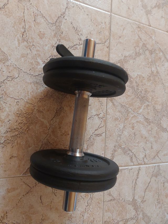 Pesi da palestra con dischi neri