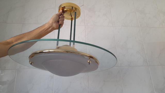 Lámpara colgante dorada y cristal Tamaño 50 x 50.