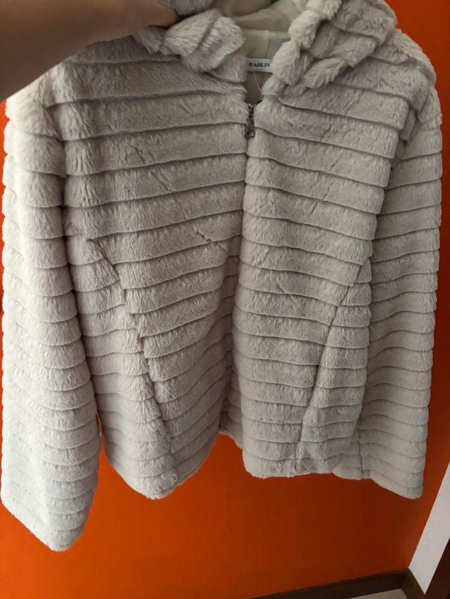 Giacca pelliccia sintetica con zip e cappuccio