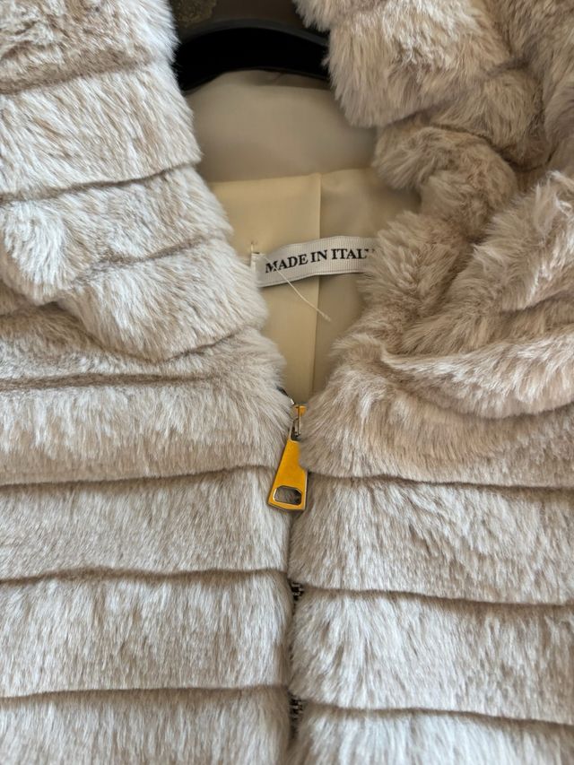 Giacca pelliccia sintetica con zip e cappuccio