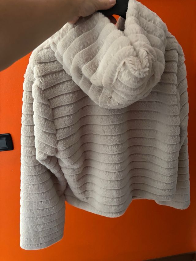 Giacca pelliccia sintetica con zip e cappuccio