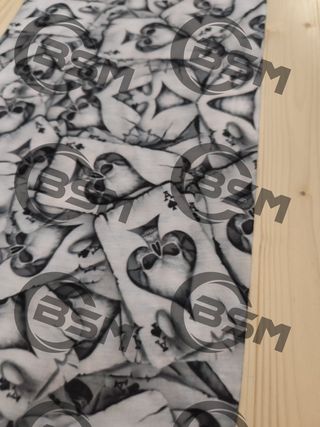 Scaldacollo con teschio e carte da gioco