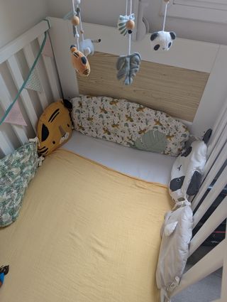 Protector cuna + móvil cuna conjunto animales