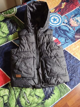 Chaleco niño gris con capucha