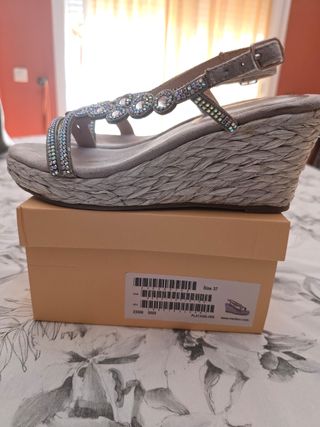 Sandalias cuña gris/plata con pedrería