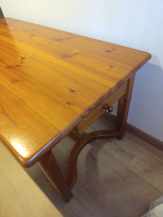 Mesa de madera maciza de pino