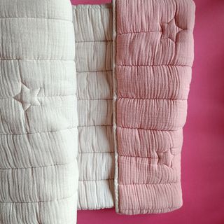 Edredón cuna,  rosa y beige