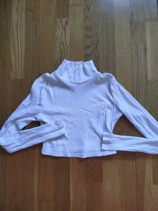 Top blanco de cuello alto