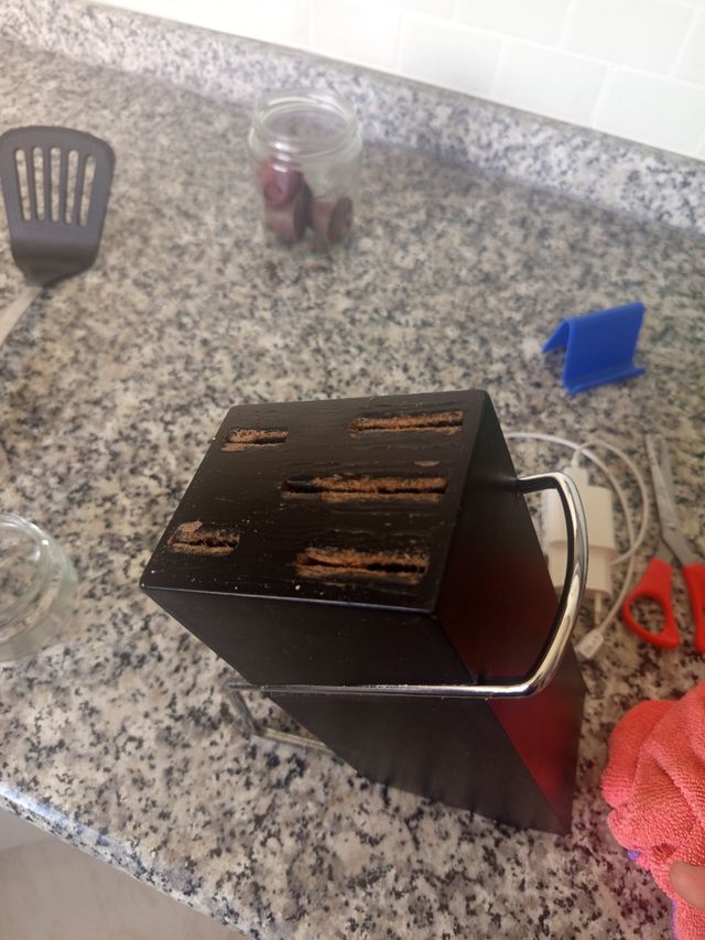 Taco cuchillos negro con asa plateada