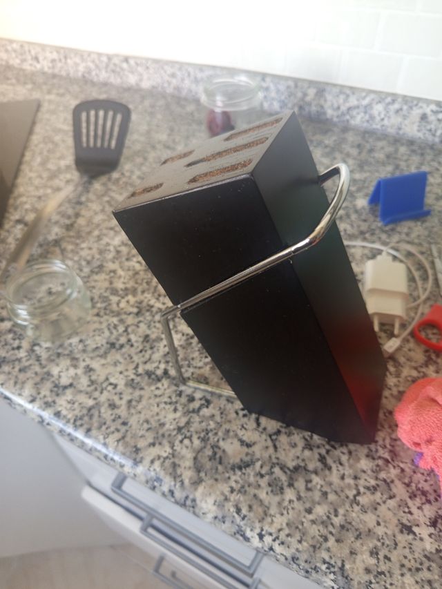 Taco cuchillos negro con asa plateada