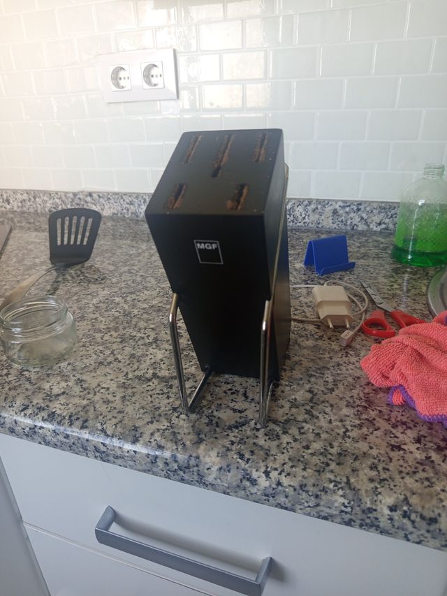 Taco cuchillos negro con asa plateada