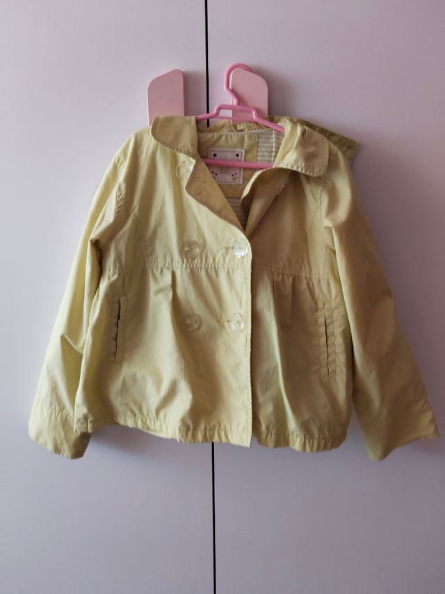 Abrigo entretiempo niña amarillo