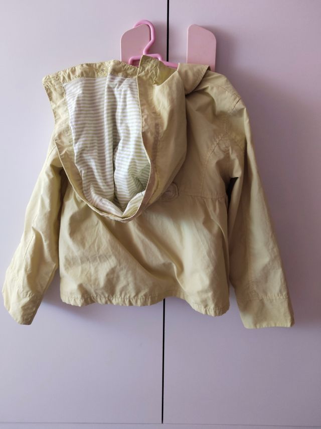 Abrigo entretiempo niña amarillo