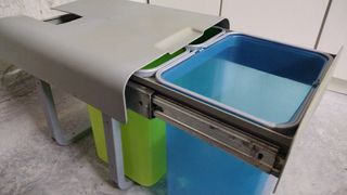 Cubos para reciclaje bajo fregadero