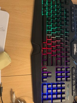 Teclado Gamer GAMING PRO con Luces RGB