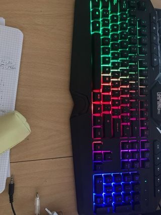 Teclado Gamer GAMING PRO con Luces RGB