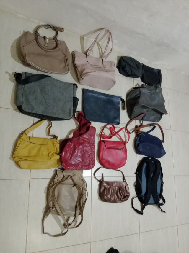 Lote de bolsos y carteras