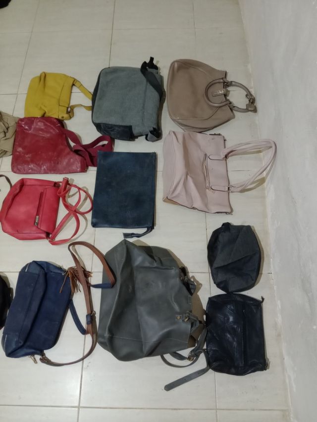 Lote de bolsos y carteras