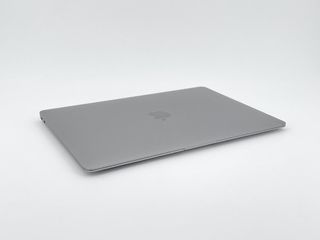 MacBook Air 13" (2020) Intel Core i3 1.1GHz 4 núcleos - SSD 256GB - RAM 8GB - Gris Espacial