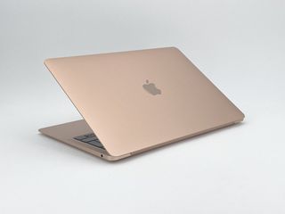 MacBook Air 13" (2019) Intel Core i5 1.6GHz 2 núcleos - SSD 256GB - RAM 8GB - Dorado